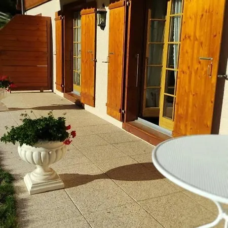 Chic With Access To Shared Pool And Apartment *