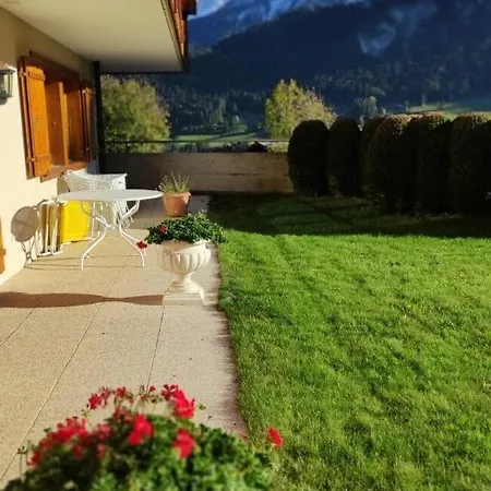 Chic With Access To Shared Pool And Chateau-d'Oex